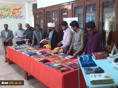 برگزاری نمایشگاه کتاب به مناسبت هفته کتاب و کتاب خوانی
