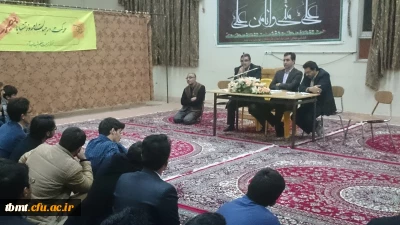 جلسه پرسش و پاسخ مسئولان اداری مرکز با دانشجویان