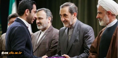 تجلیل از خانواده شهید فاضلی از نخستین روسای واحد شهید رجایی تربت حیدریه در افتتاحیه اولین اجلاس اعضای هیات علمی دانشگاه فرهنگیان