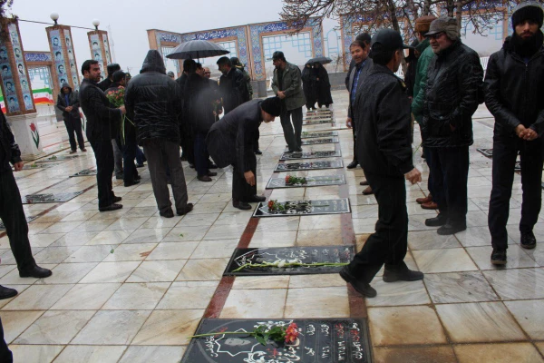 غبار روبی ازمزار شهدا