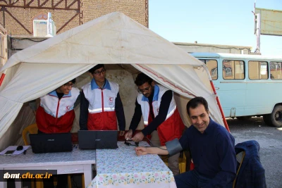 کانون  دانشجویی هلال احمر  واحد شهید رجایی تربت حیدریه با  برپایی چادر  سلامت در محوطه دانشگاه در مورخه 95/12/8