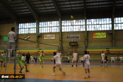 به مناسبت هفته معلم :

حضور تیم واحد شهید رجایی تربت حیدریه در مسابقات والیبال فرهنگیان شهرستان تربت حیدریه