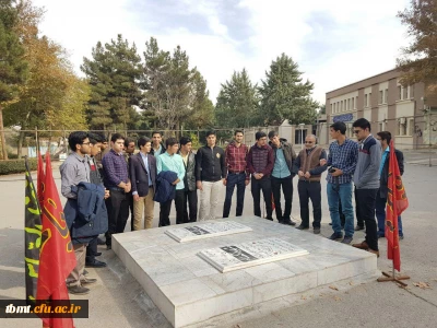 ادای احترام وقرائت فاتحه نسبت به شهدای گمنام توسط دانشجویان  رشته کودکان استثنایی دانشگاه فرهنگیان واحد شهید رجایی تربت حیدریه  در پردیس شهید بهشتی مشهد به مناسبت هفته بسیج ، مورخه چهار شنبه 96/9/1