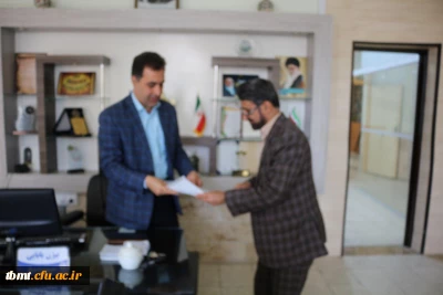 تقدیر از همکار محترم ایثارگر ،جناب آقای شریفی  در سالروز میلاد حضرت عباس (ع) و روز جانباز در دانشگاه فرهنگیان واحد شهید رجایی تربت حیدریه .