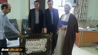 تجلیل از حجت الاسلام وحیدی امام جمعه بجستان و عضو هیات علمی واحد شهید رجایی تربت حیدریه به مناسبت مقام استاد و معلم در هفته آموزش و اهدای تابلو فرش دفتر نهاد مقام معظم رهبری استان خراسان رضوی 14-2-97