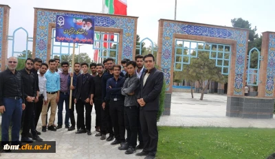 حضور دانشجویان دانشگاه فرهنگیان واحد شهید رجایی تربت حیدریه در گلزار شهدای شهرستان به مناسبت گرامیداشت هفته دفاع مقدس. 3 مهر 1397