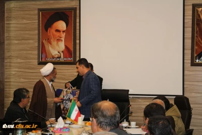 تکریم از استاد محترم مرکز جناب حجت الاسلام و المسلمین حاج آقای وحیدی که به درجه باز نشستگی نائل آمدند