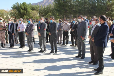 شرکت مدیریت و کارکنان واحد شهید رجایی تربت حیدریه در مراسم زیارت عاشورا و عطر افشانی مزار شهدای گمنام دانشگاه آزاد شهرستان به مناسبت هفته دفاع مقدس1400.7.3