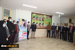 به مناسبت 16 آذر روز دانشجو صورت گرفت:
ادای احترام کارکنان و نمایندگان کانون های فرهنگی و تشکل های دانشجویی واحد شهید رجایی تربت حیدریه به یادمان شهدای دانشجوی مرکز1400/9/16