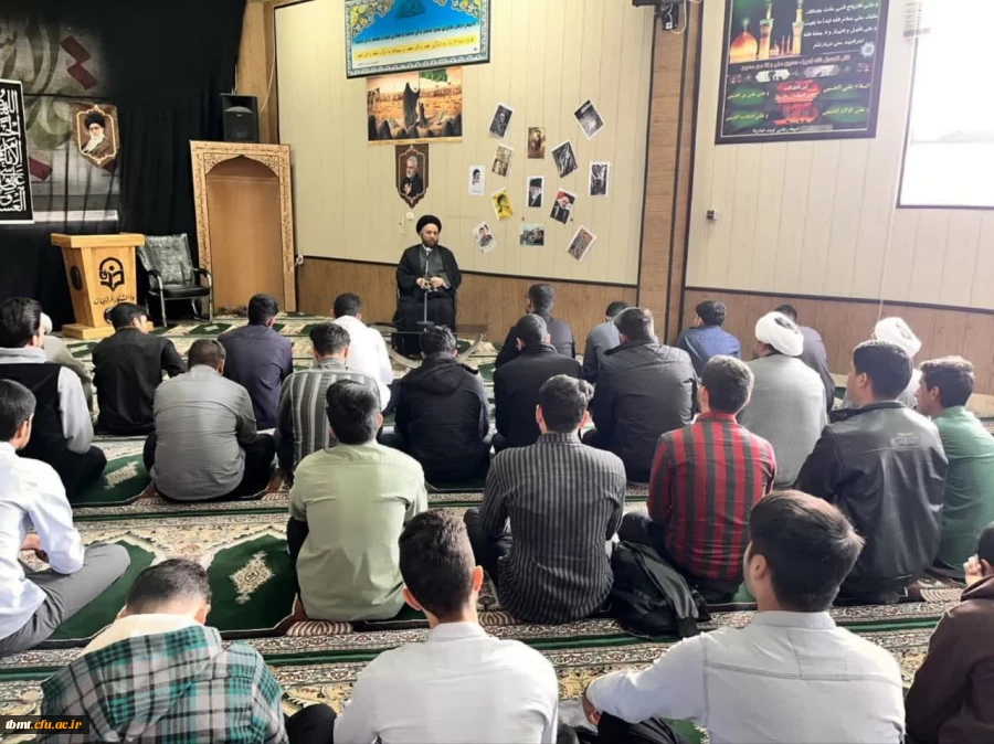 گزارش تصویری برگزاری نماز جماعت ظهر و عصر به امامت حجت الاسلام معلمی امام جمعه محترم شهرستان و همچنین سخنرانی برای دانشجویان جدیدالورود در نمازخانه دانشگاه 4