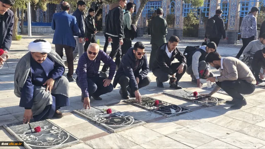 حضور دانشجومعلمان جدیدالورود ۱۴۰۳ با همراهی ریاست و معاونت دانشگاه و جناب سرهنگ قدیرپور مسئول بسیج دانش آموزی در مزار شهدای شهرستان
 4