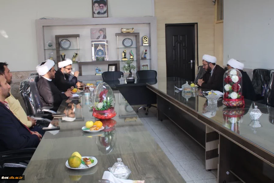 جلسه اساتید گروه معارف با حضور دکتر روحانی ریاست دانشگاه 2