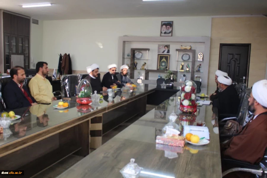 جلسه اساتید گروه معارف با حضور دکتر روحانی ریاست دانشگاه 4