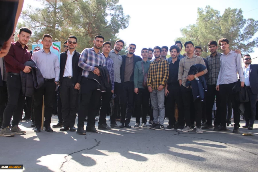 حضور پرشور اساتید ، دانشجومعلمان و کارکنان دانشگاه فرهنگیان شهید رجائی تربت حیدریه در راهپیمایی ۱۳ آبان ماه 4